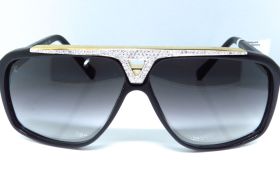 Louis Vuitton Gold LV Drive Z0897W Aviators Sunglasses Louis